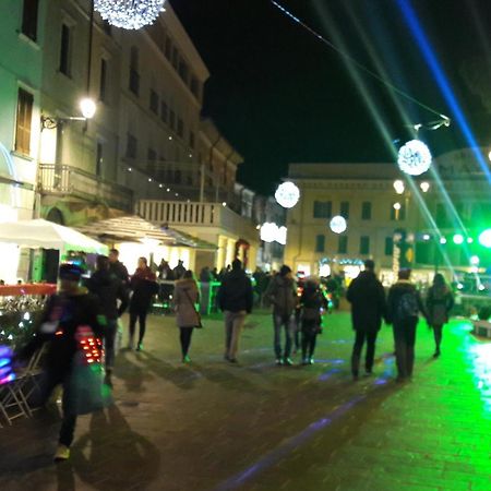 Villaggio Esmera Десенцано дел Гарда Екстериор снимка