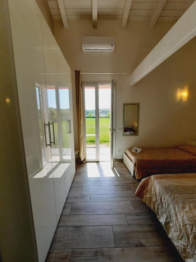 Villaggio Esmera Десенцано дел Гарда Екстериор снимка