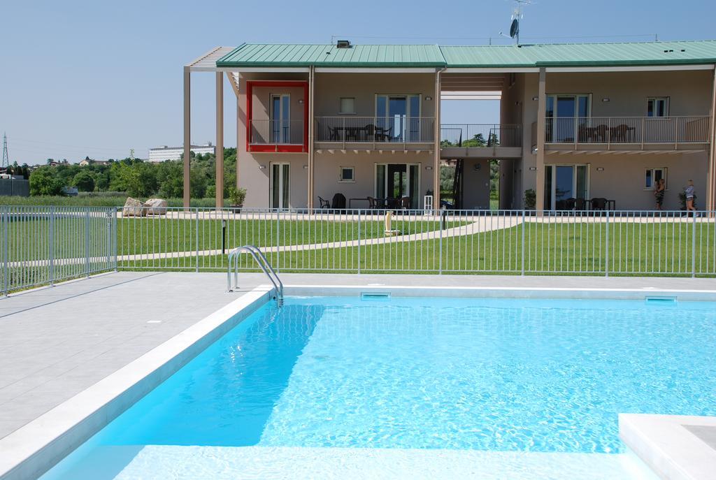 Villaggio Esmera Десенцано дел Гарда Екстериор снимка