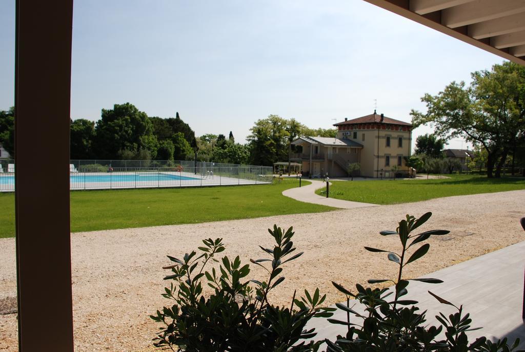 Villaggio Esmera Десенцано дел Гарда Екстериор снимка