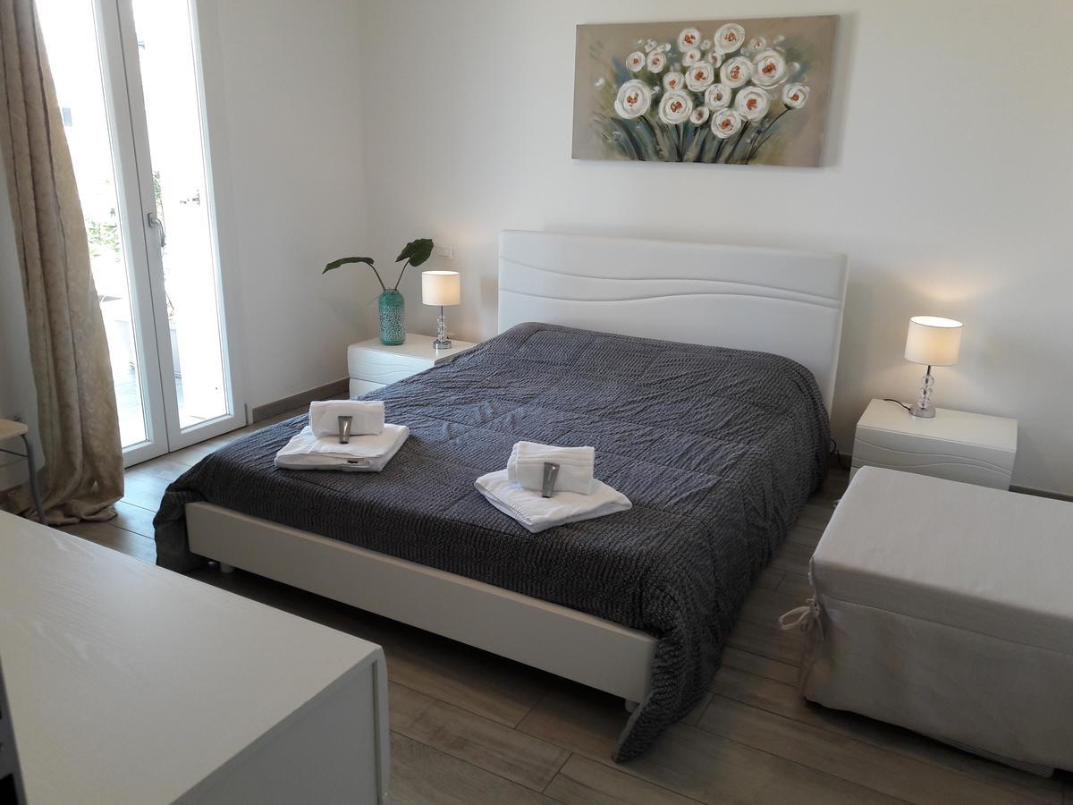Villaggio Esmera Десенцано дел Гарда Екстериор снимка